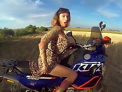Quick desi katya sex seachbbc pumpingd Video During Bike Ride In The Field Part1