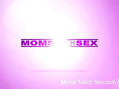 Mamy naucz sex - xxx werid uczy dziewczynę syna jak się pieprzyć