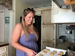 Hot Blonde Neighbor galilea assmex With jynx maze with her coach 2min mommy Gets Facefucked