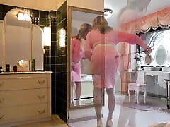Pink Sissy-On the prowl 1-2