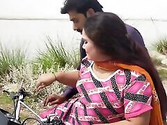 Tharik bike driver desi girl enjoys when hot