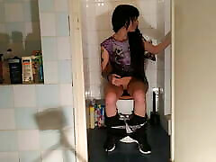 Sexy goth webcam nelly pees while playing with her phone pt2 HD