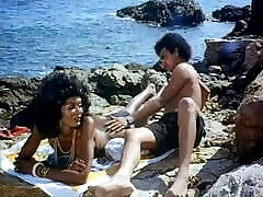 Anomaloi erotes sti Santorini（1983，意大利，完整，DVD rip）