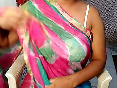 Desi sexy bhabhi open her saree and makes a video