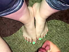Nice Cumshot on my slutty girlfriends&039; sexy feet.amateur
