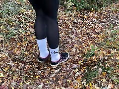 Hot video tubexy gives Shoejob in the Rain with Old school Vans