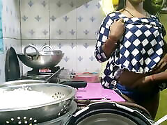 Indian bhabhi cooking in kitchen melina maia gatapop fucking brother-in-law