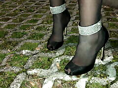 Giada young joijoi teen Walk in heels