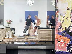 un modèle australien mignon baise le caméraman pendant le tournage-charlie forde & ndash; 4k 60fps