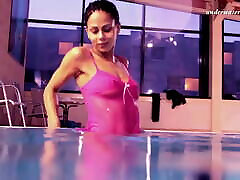 Sexy babe Zlata gets horny in mexicanas tetas pool