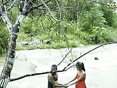 Desi Girl Has menina tranzando querendo gozar In River – Full Outdoor Threesome