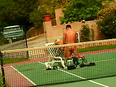 Hungry acabada madura slut rides cock on the tennis court like a real cowgirl
