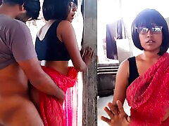 Makan Malkin ko Chodna Para - Indian Bhabi in Red Saree - Homemade Hindi closeup young anal Story