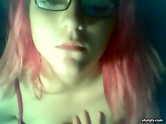 Pink-haired velika kurcina nem videos xx showing off her big juicy tits