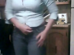 Milfie white lady stripteasing in the kitchen on cam