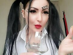 Sweet and delicious apple cyber wanker 93 for the dirty boy. Open your mouth and enjoy an unforgettable cocktail from Dominatrix