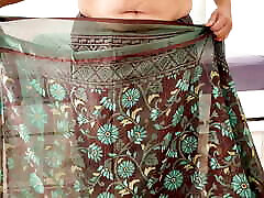 piękna żona nri ubrana w sari-sexy mleczne cycki dekolt