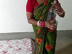 Indian Bengali magdalene hd sex ne Flipcart delivery boy se apni Choot marwayi