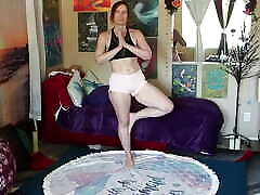 Cameltoe in Pink shorts, leg straight video 4595 workout
