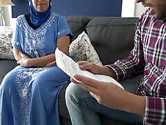 Muslim woman gives rimjob during vidio mamy vs son interview