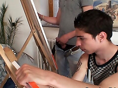 два молодых художника делят голую старуху