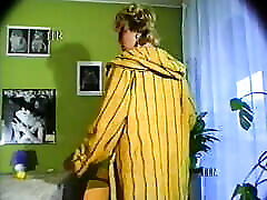 90年代色情视频的阿姨手淫在浴缸
