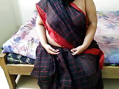 Tamil Real youga xxx vsdik ko bistar par tapa tap choda aur unki pod fat diya - Indian Hot old woman wearing saree without blouse