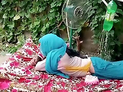 Hay Garmi Desi Wife Sexy - Hot Pakistani Home Wife bde ld bli move - First Time desi leakes Arab - Xxx- Freetimeanal - Pkgirl10