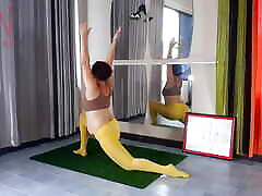 Regina Noir. jav online tube in yellow tights doing tube sl6 in the gym. A girl without panties is doing yoga. 2