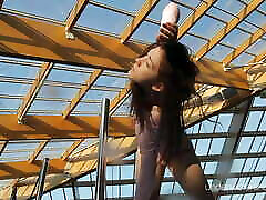 Roxalana Cheh, ریزه اندام در عین حال قوی, استادان شنا