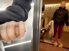 An unknown sporty girl from the hotel gives me a blowjob in the hottest fauking video elevator and helps me finish cumming