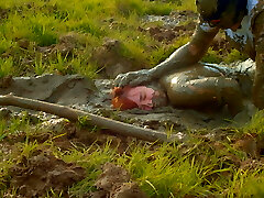 Lara Croft fucked in mud &ndash; Utter Video