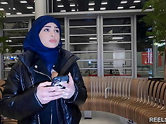 The veiled Iranian NADJA LAPIEDRA gets romped rectal in the wc and in a corridor to pay for the plane !!!