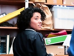 Huge booty Maya sucks dick for freedom