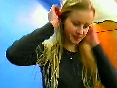 Blondes Dame Solo Mit Dildo und Vibrator 