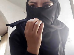 Arab MILF Jacks Splattering Pussy To Rough Orgasm On Webcam While Wearing Niqab Porn Hijab XXX