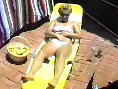 Homemade vid of a solo woman wearing nylon stockings having fun