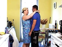 Bodacious German Mature Mom seduce shy Worker to Fuck her
