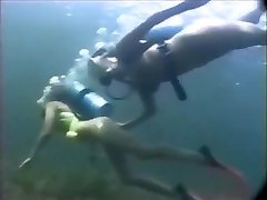 Antique Scuba lez hott