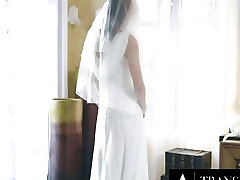 Petite Girl-girl Gives Trans Shes Ever Had! With Runaway Bride