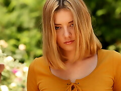 Nude Model Beartifull Posed Muff