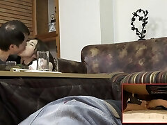 matka potajemnie pożąda po człowieku, że's nie jej mąż bawi się sama ze sobą pod stołem-3