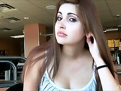 Gorgeous, Curvy Girl Slips Off Her Taut Jeans