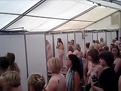 festival douche voyeur