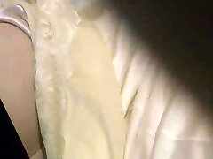 me masturber dans mes fond de bathrobe en nylon malaxer le sexe