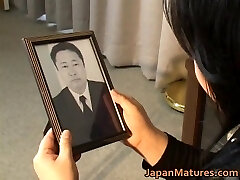 Japanese mature girl has hot sex