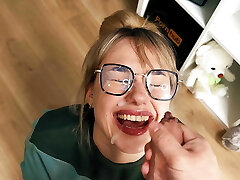 Sex-positive family! Stepfather Massively poured semen on my face. Deep hatch