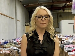 Big-titted American Milf Kenzie Taylor tears up client until messy facial ending GP1442 - PornWorld