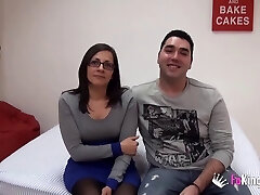 Dafne is a hot dame with glasses who loves leaning over for a rod