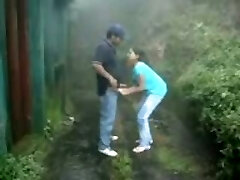 il mio indiano teen fidanzata waited per me dietro il fence